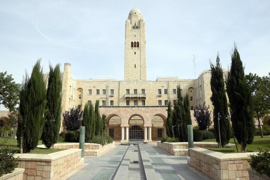 Отель Ymca Three Arches Hotel 3*