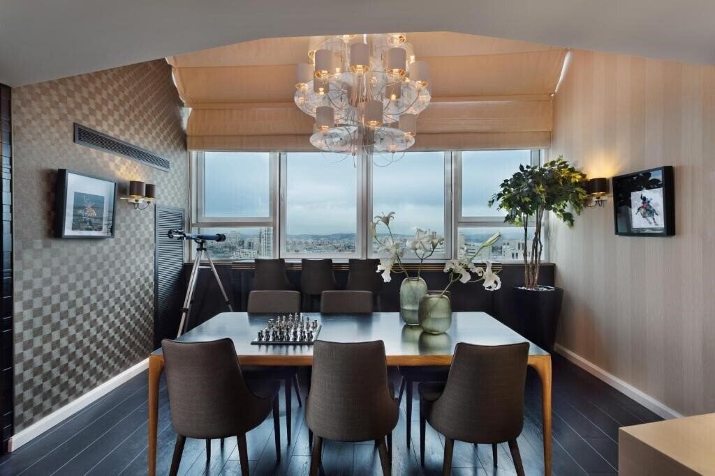 Картинка 21st Floor Hotel 3*