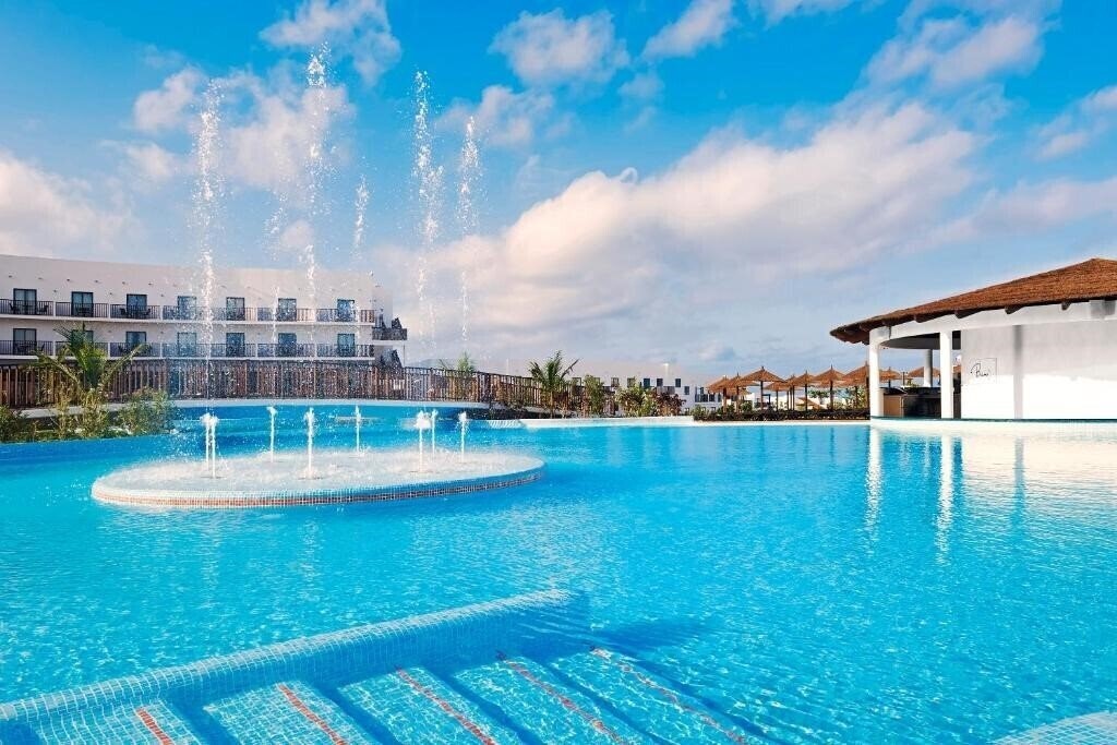 Отель Melia Dunas Beach Resort 5*
