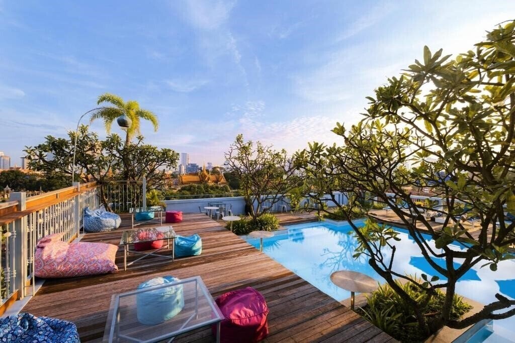 Отель Frangipani Royal Palace 4*