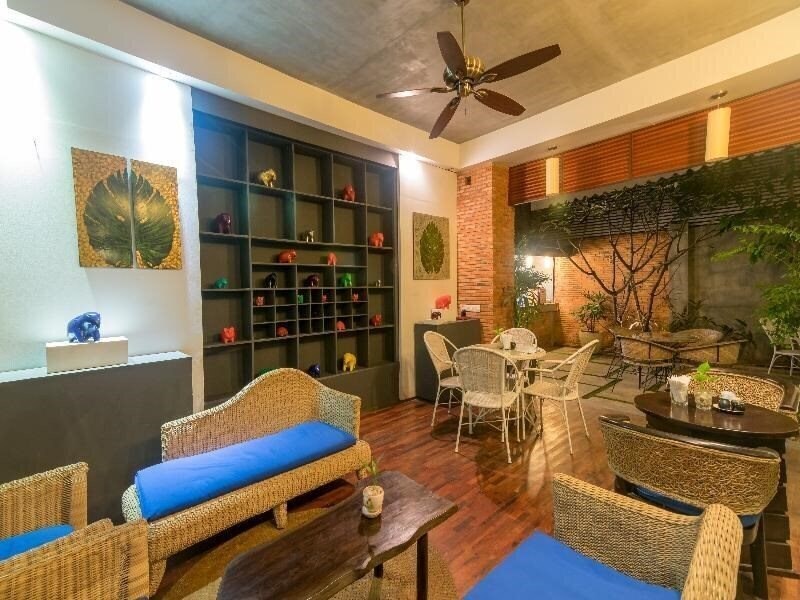 Фото Frangipani Fine Arts 3*