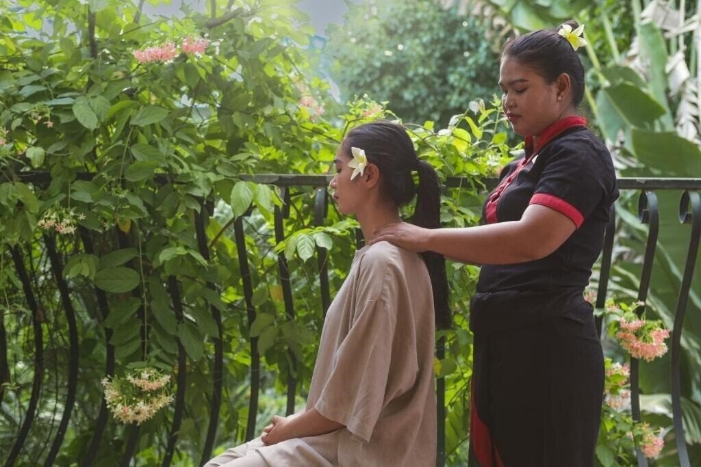 Фото La Rose Suites 4*