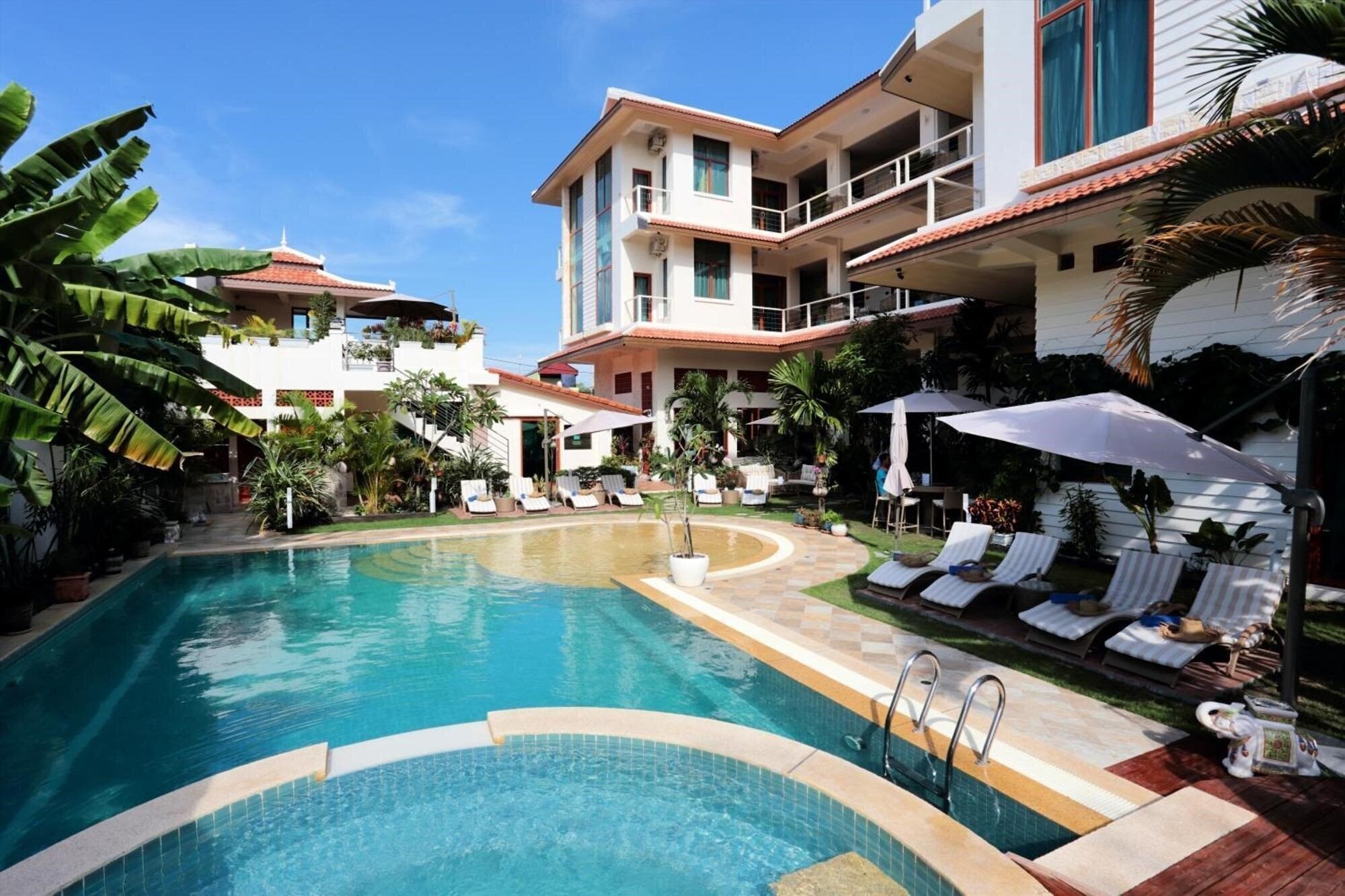 Отель Deluxx Boutique Hotel 4*