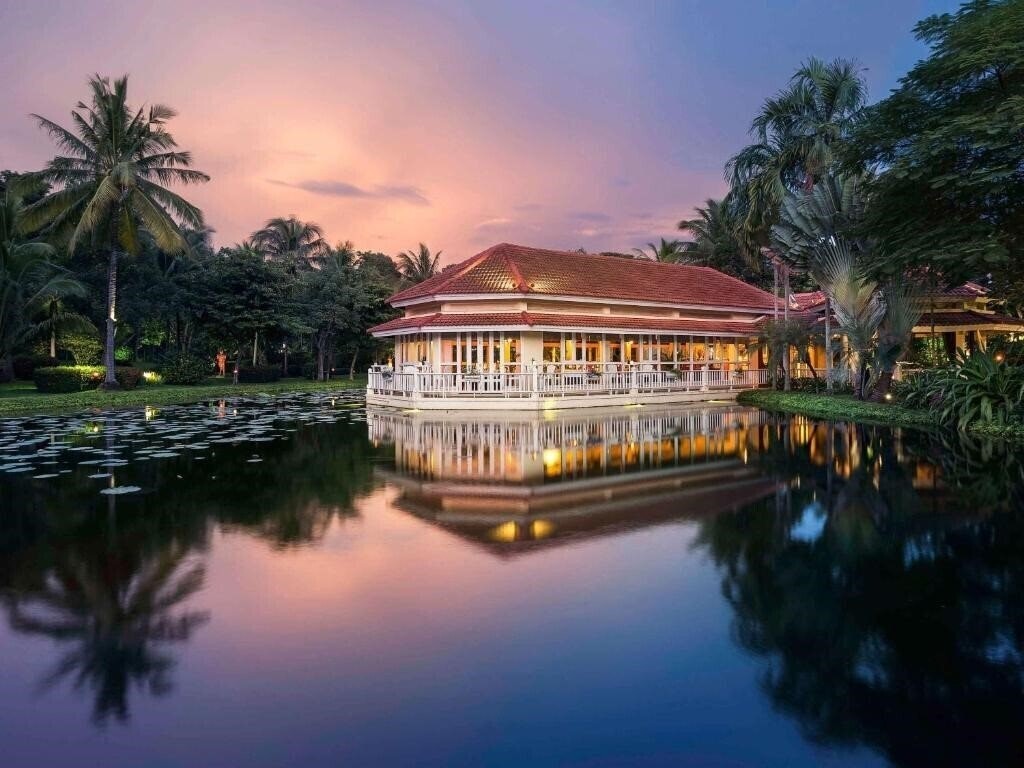 Отель Sofitel Angkor Phokeethra Golf & Spa Resort 5*