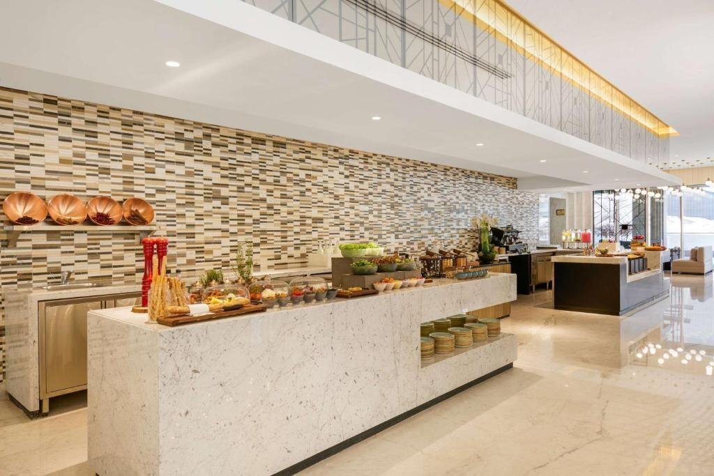 Изображение Wyndham Grand Doha West Bay Beach 5*