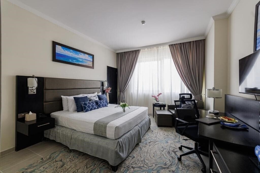 Фото The Royal Riviera 4*