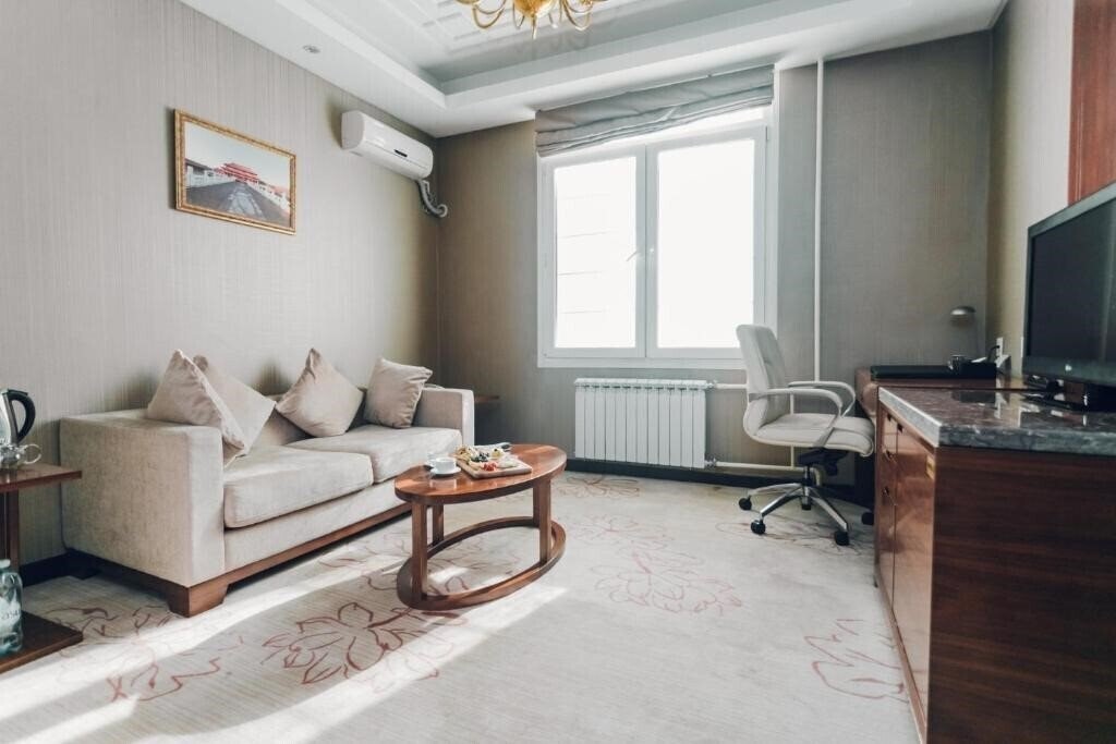 Отель Soluxe Hotel Almaty 4*