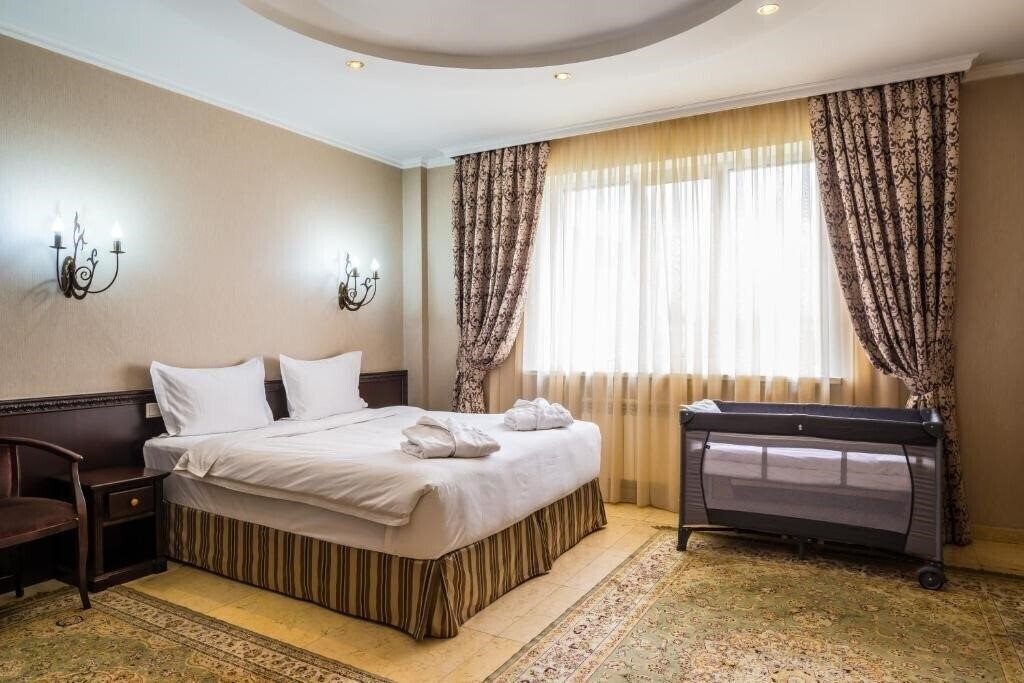 Отель Royal Petrol Hotel 3*
