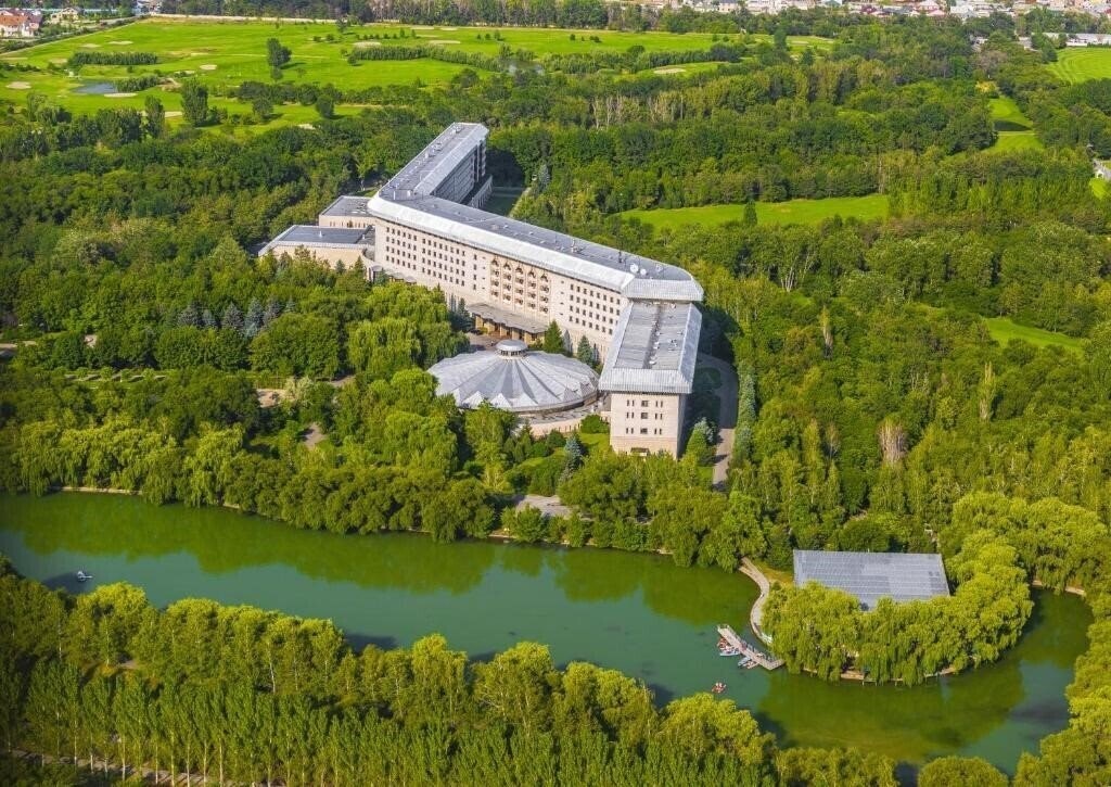 Отель Swissotel Wellness Resort Alatau Almaty 5*