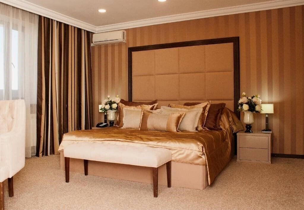 Отель King Hotel 4*