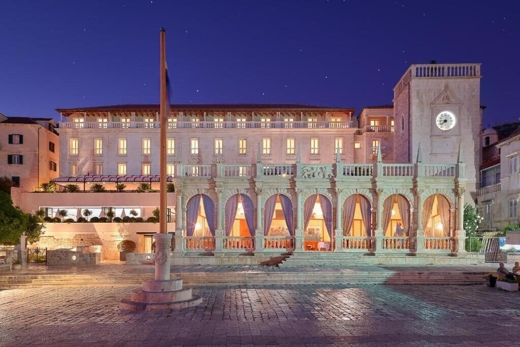Отель Elisabeth Palace Hvar 5*