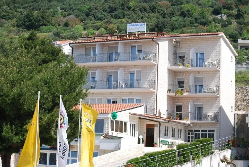 Отель Pansion Komfor Moča (ex. Pansion Makarska) 3*