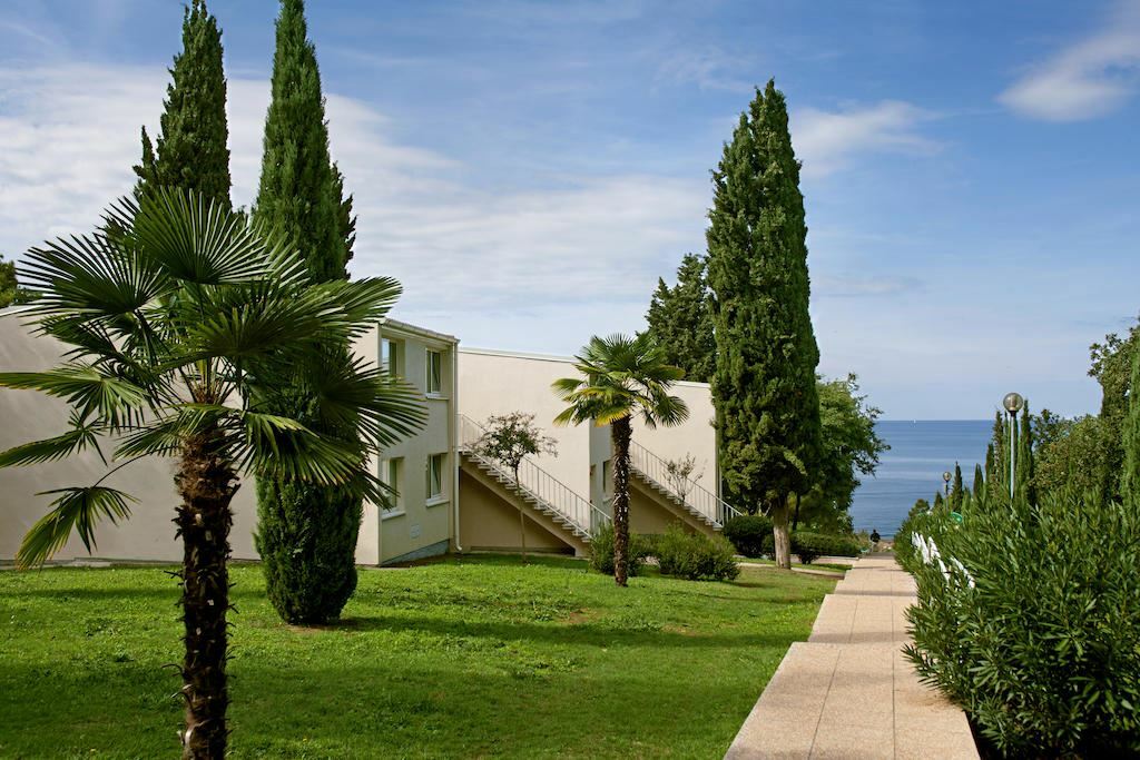 Отель Apartments Laguna Bellevue 4*