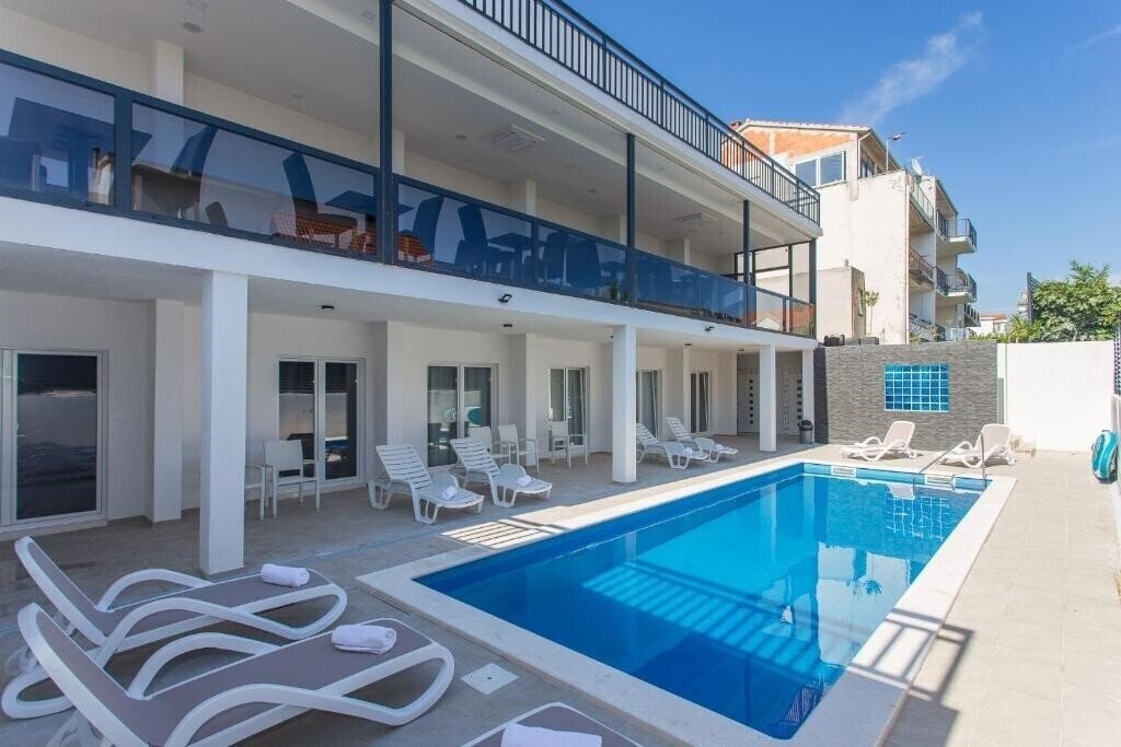 Фото Villa All Saints 3*