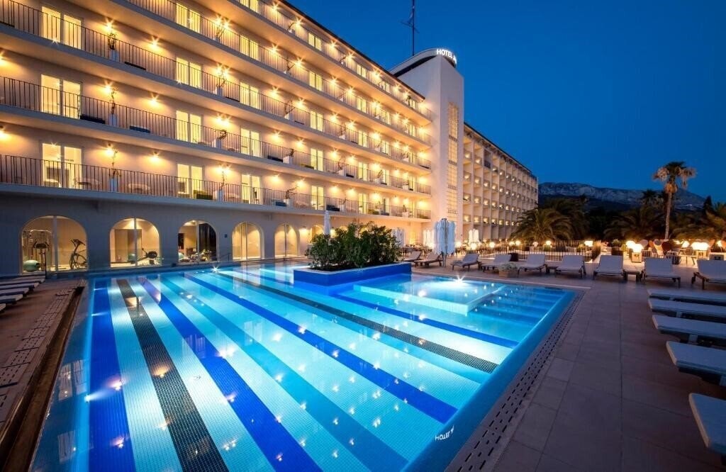 Изображение Bluesun Hotel Jadran 5*