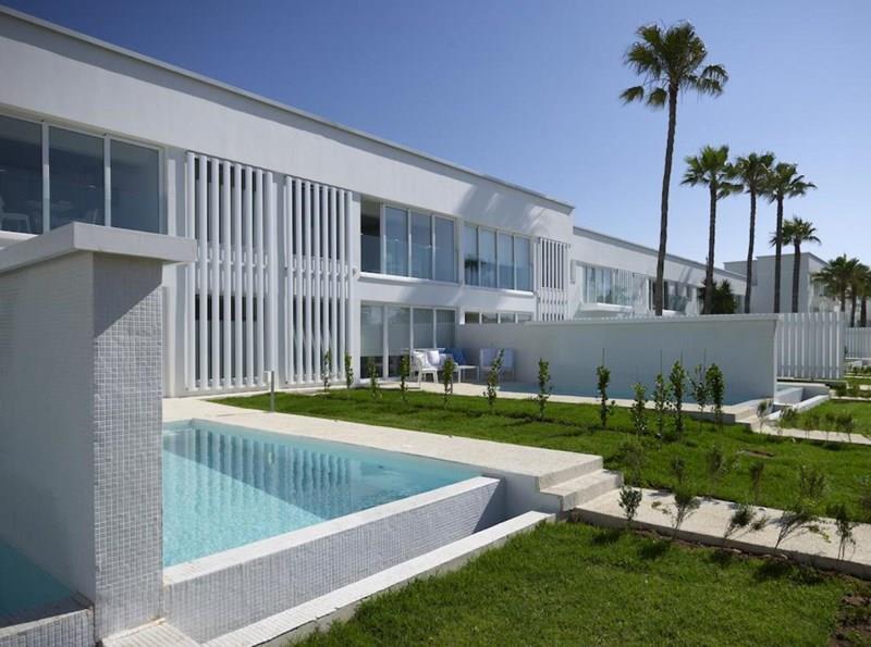 Фото So White Boutique Suites 4*