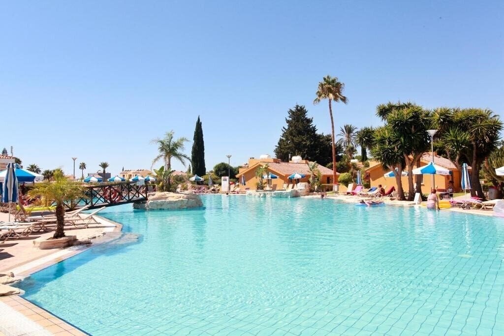 Отель Makronissos Village Club 3*