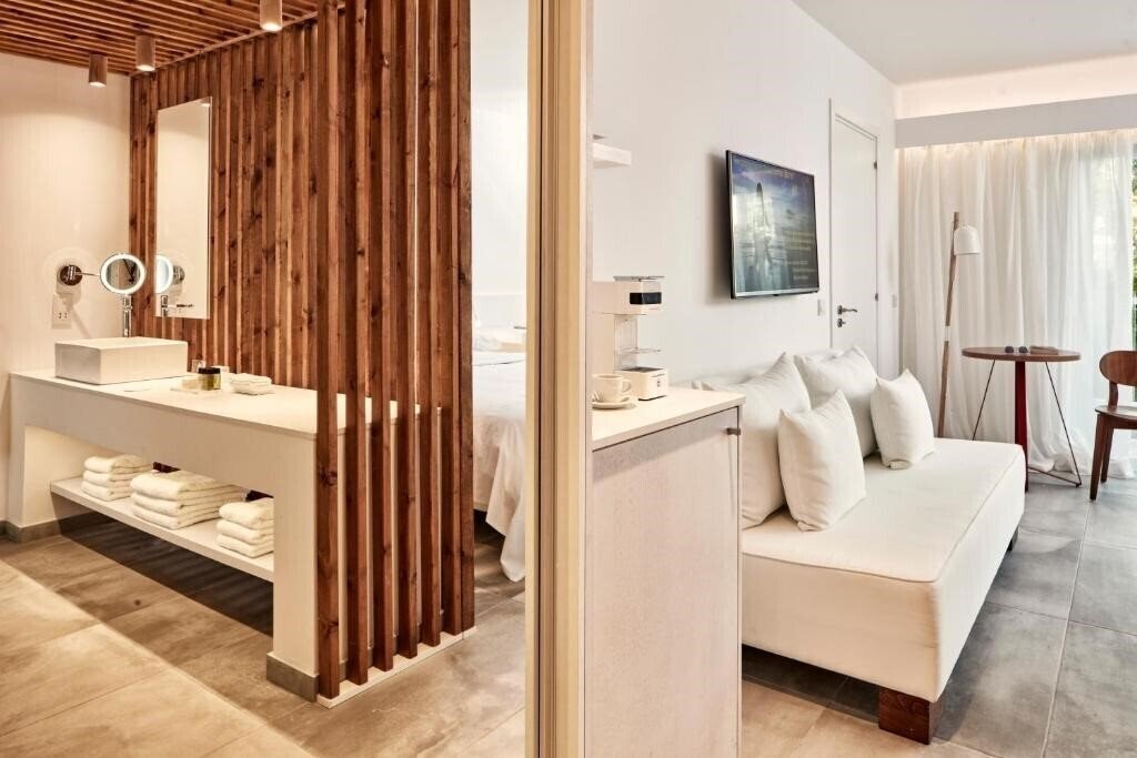 Фото So Nice Boutique Suites 4*