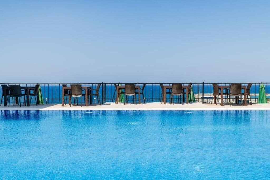 Отель Olivia Palm Hotel 3*