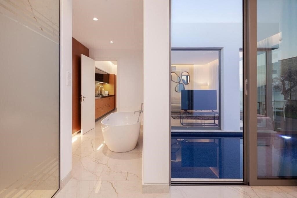 Фотография White Pearl Hotel 3*