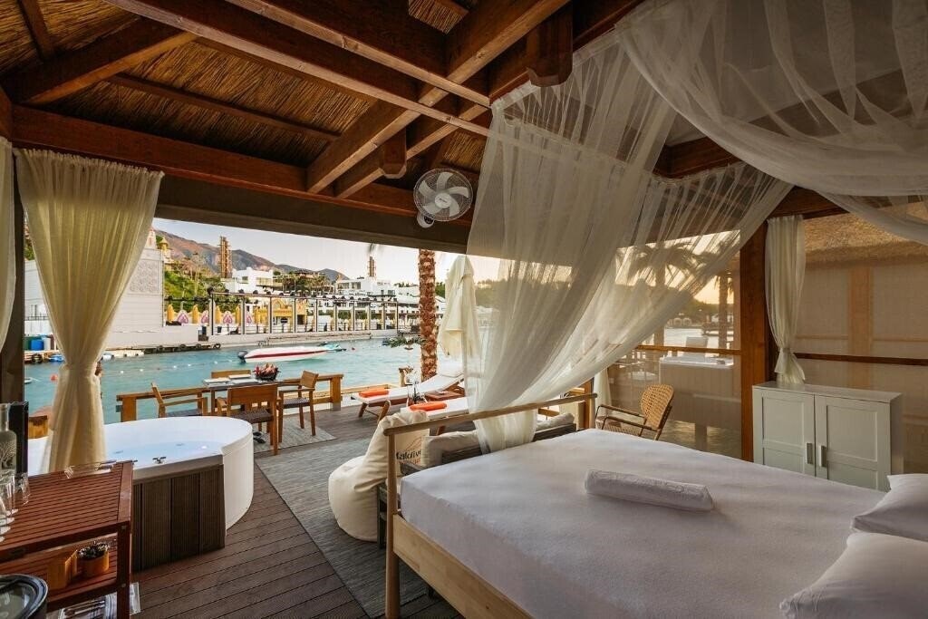 Фото Cratos Premium Hotel & Casino & SPA 5*