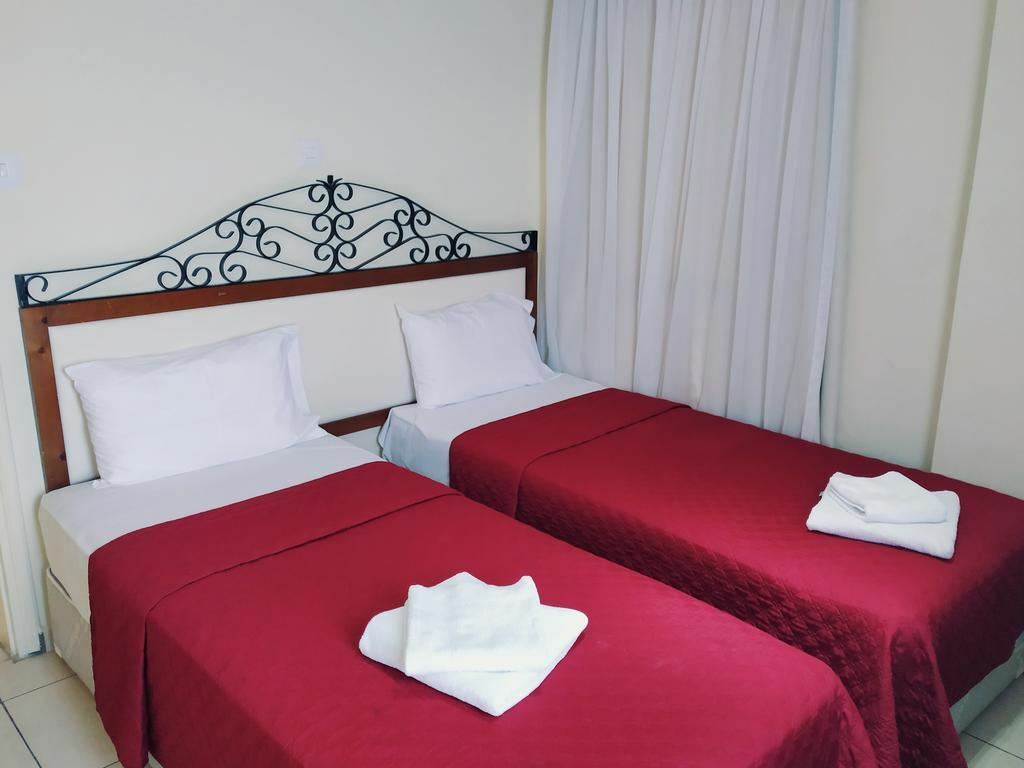 Изображение Mackenzie Beach Hotel 3*