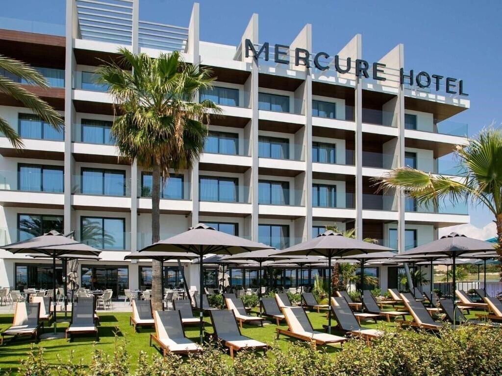 Отель Mercure Larnaca Beach Resort 4*