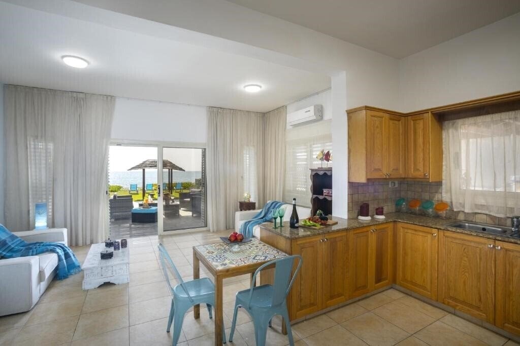 Изображение Meneou Villas 4*