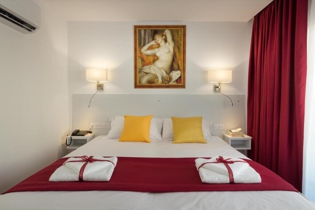 Отель Art & Wine Studios & Apts 3*