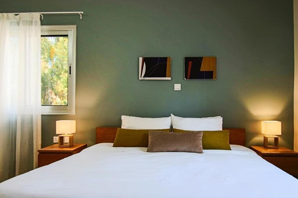 Отель Phaedrus Living: City View Luxury Flat Harbour 03 4*