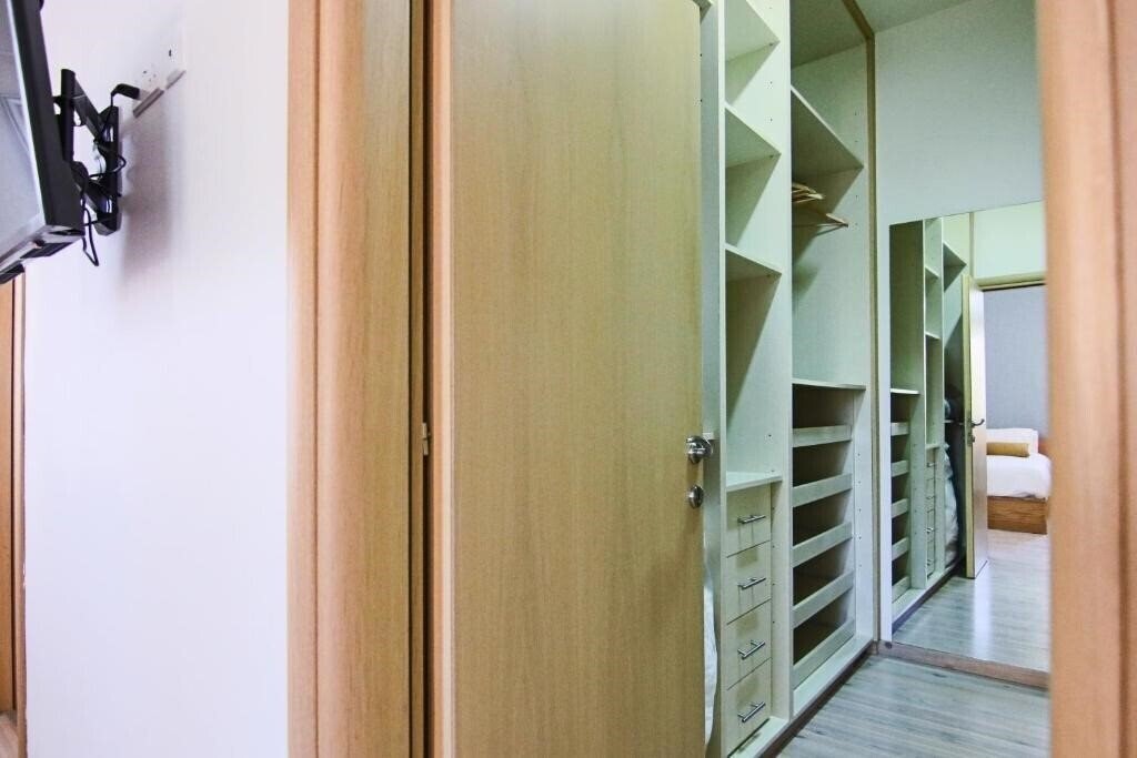 Фотография Phaedrus Living: City View Luxury Flat Harbour 03 4*