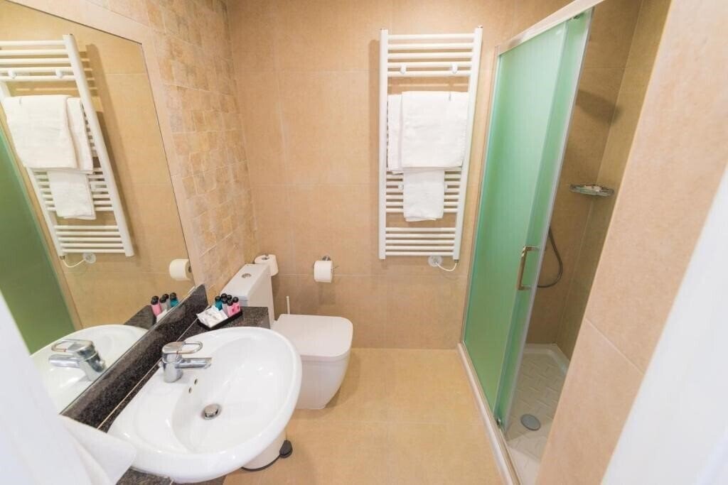 Фото Chrielka Suites 3*