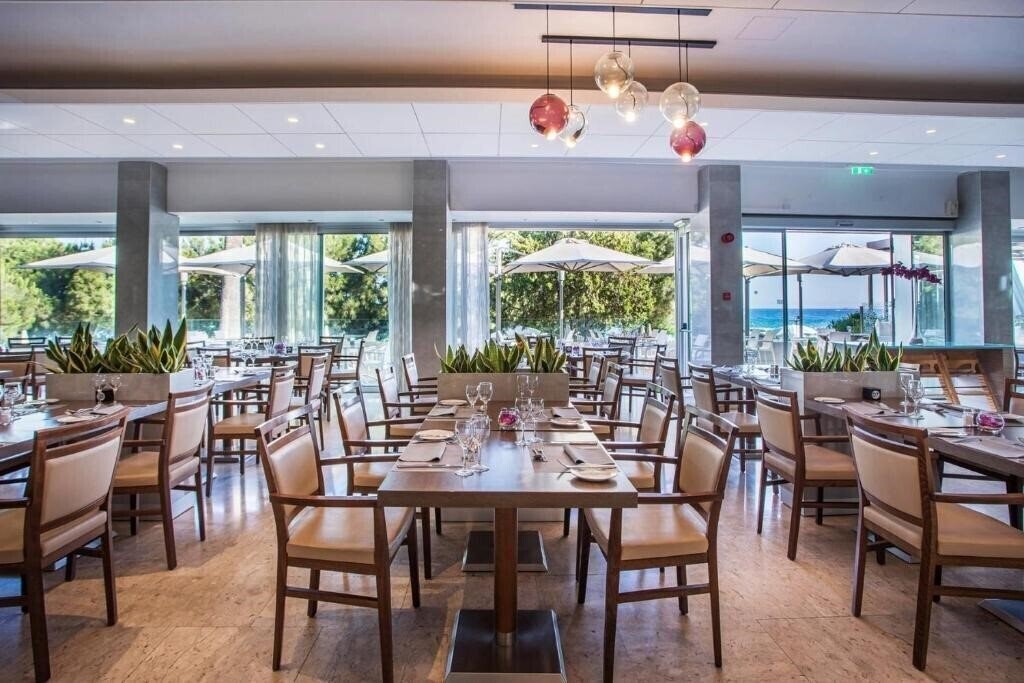 Фотография Crowne Plaza Limassol 4*