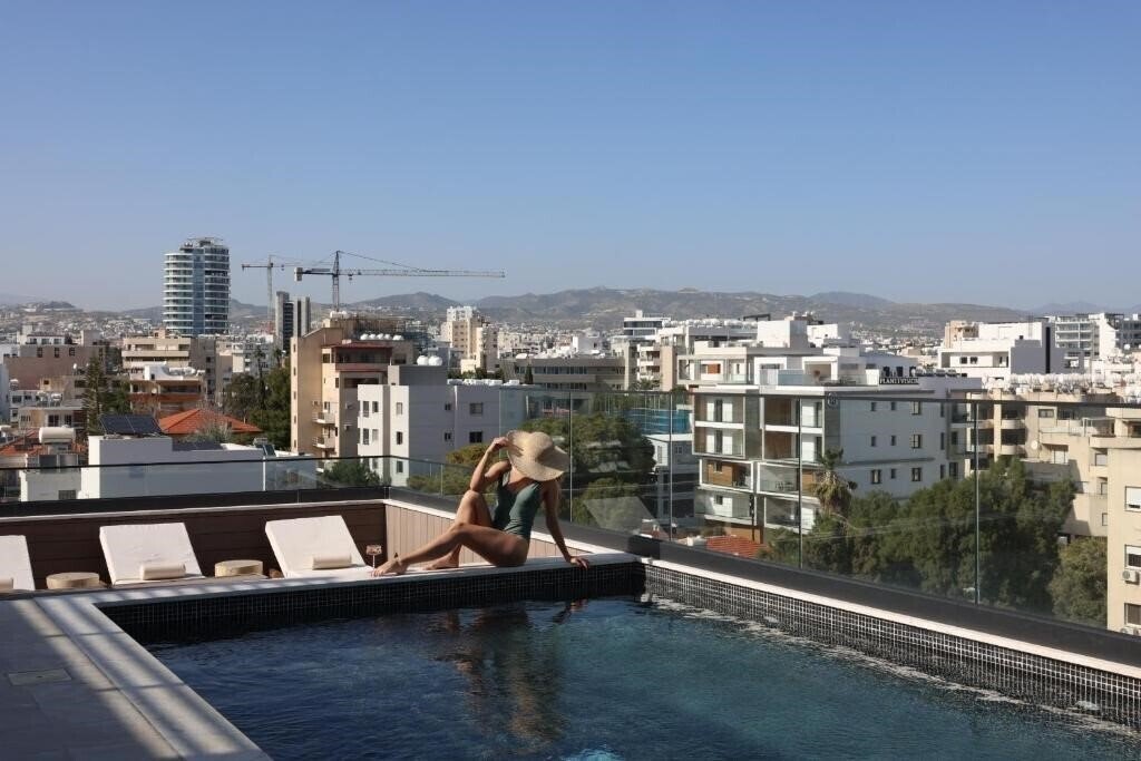 Фото White City Limassol Aparthotel 4*