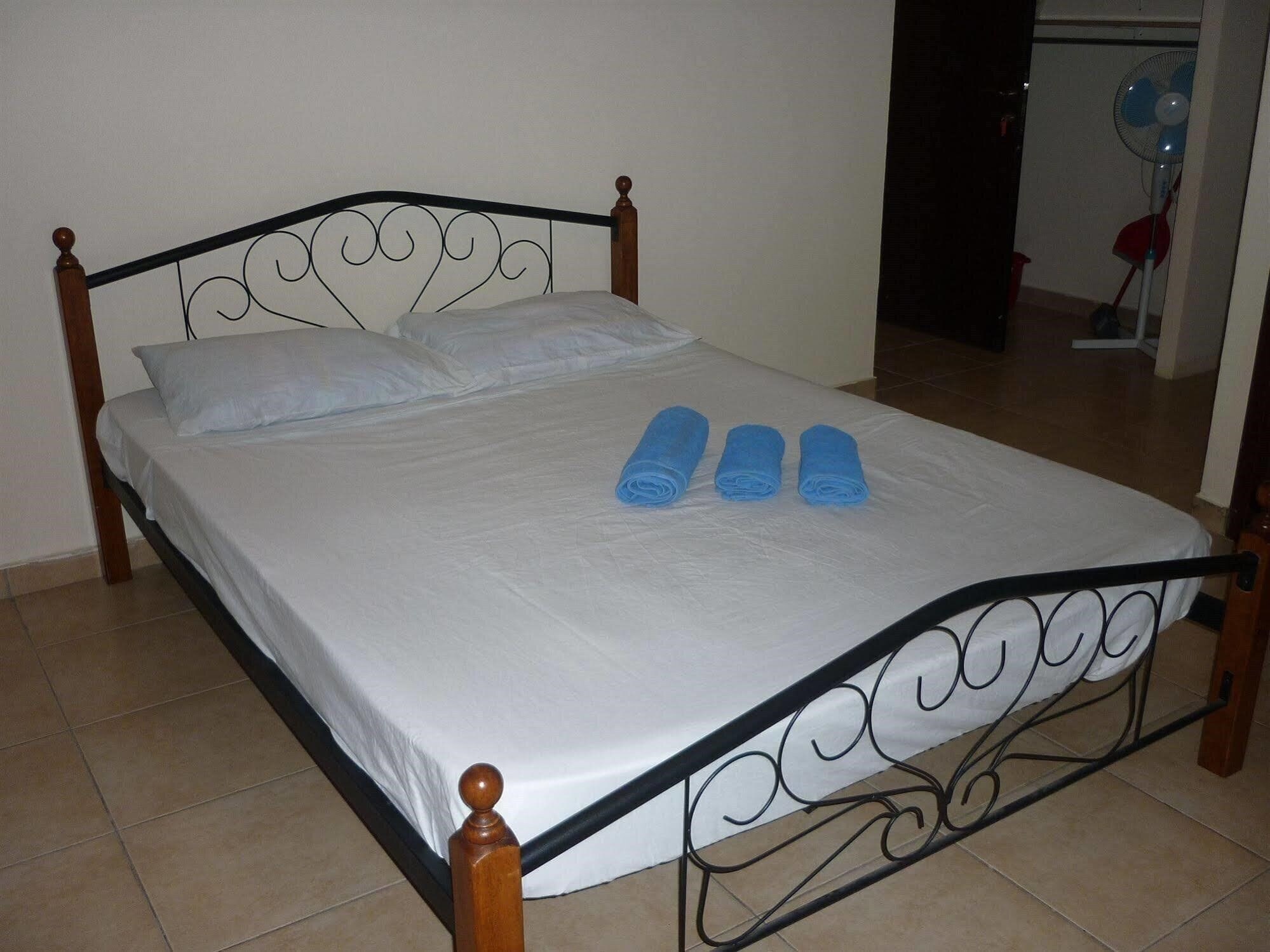 Отель Tseri Budget Residences 3*