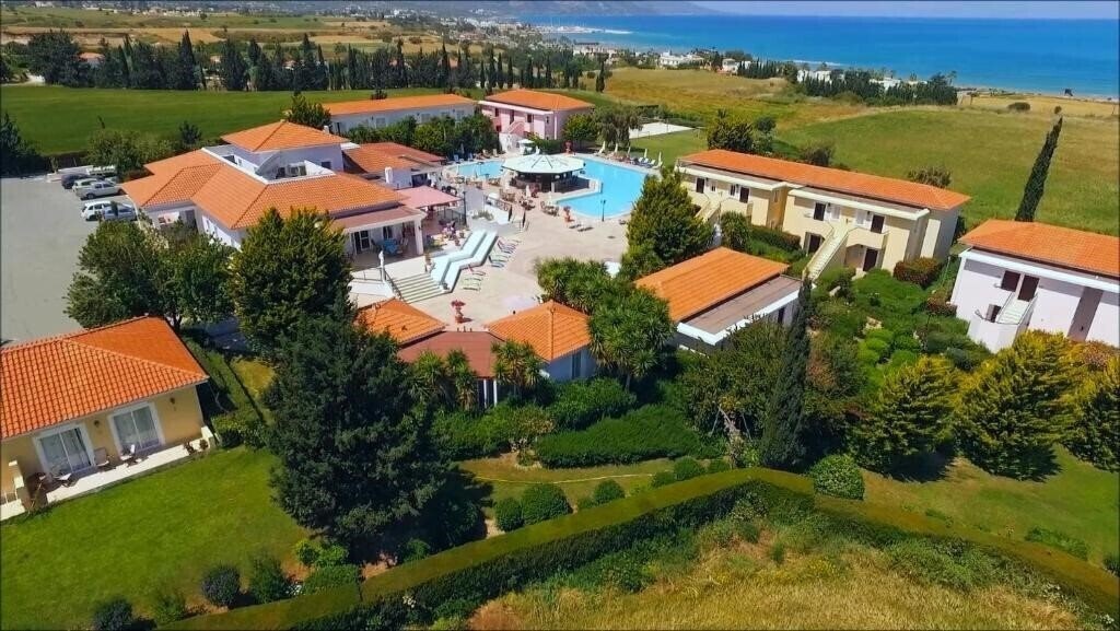Отель Akamanthea Holiday Village 3*
