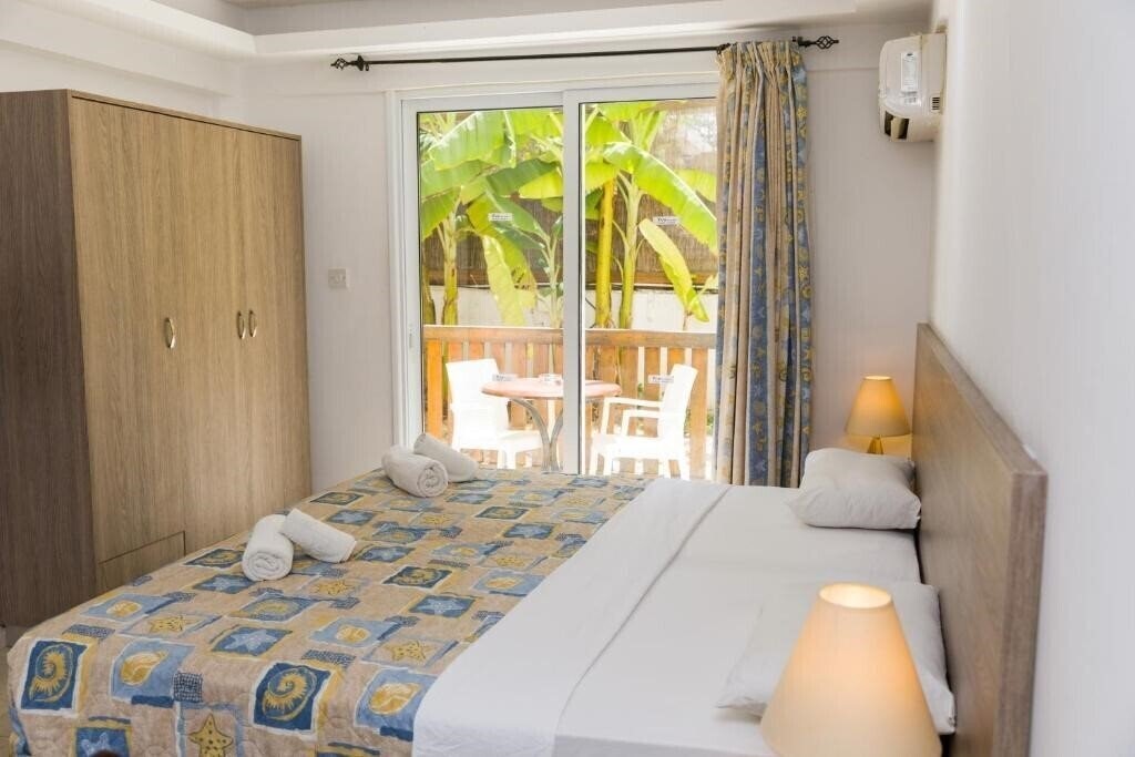 Отель Alecos Hotel Apts 3*