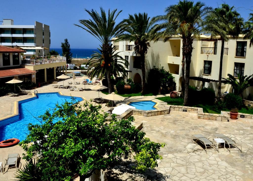 Отель Panareti Paphos Resort апартаменты