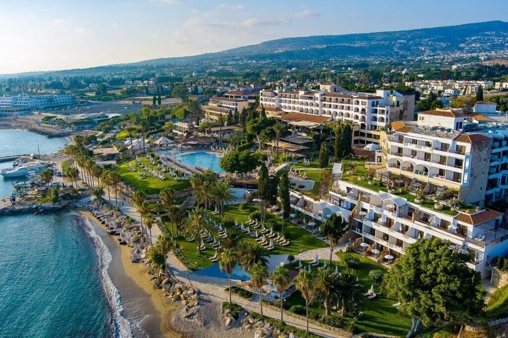 Отель Coral Beach Hotel & Resort 5*