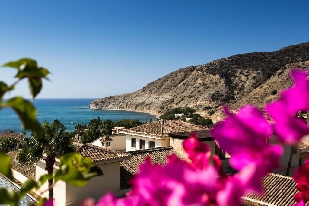 Отель Columbia Beach Hotel 4*