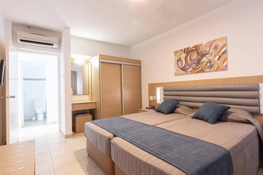 Фото Trizas Hotel Aparts 3*