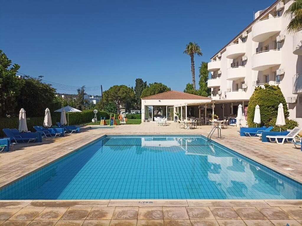 Фотография Mandalena Hotel Apartments 3*