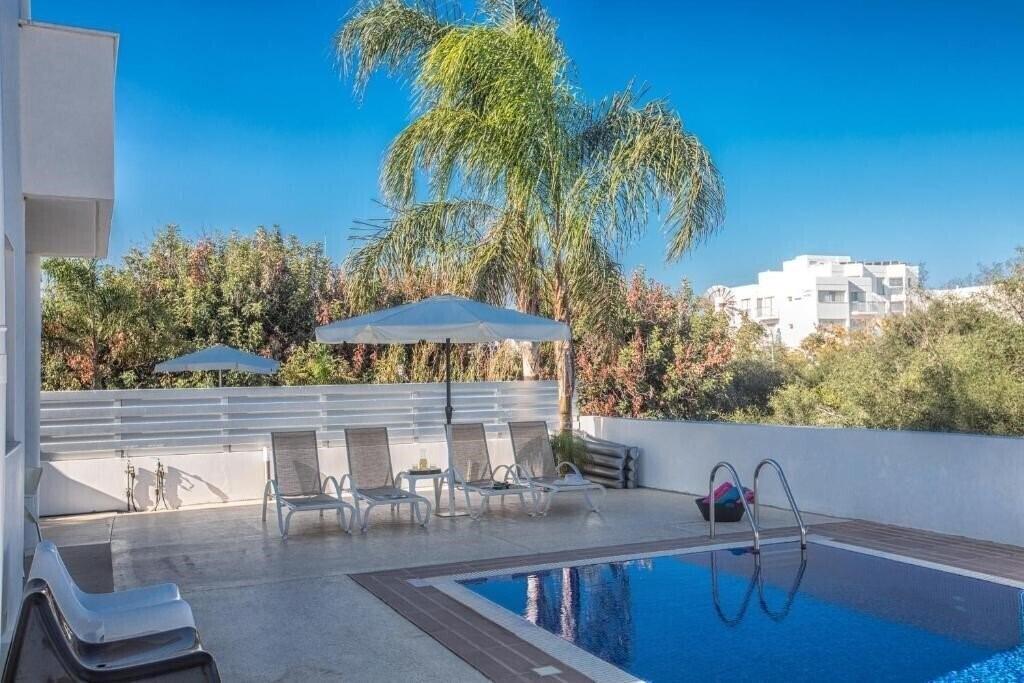 Фотография Flouressia Gardens & Villas 2*