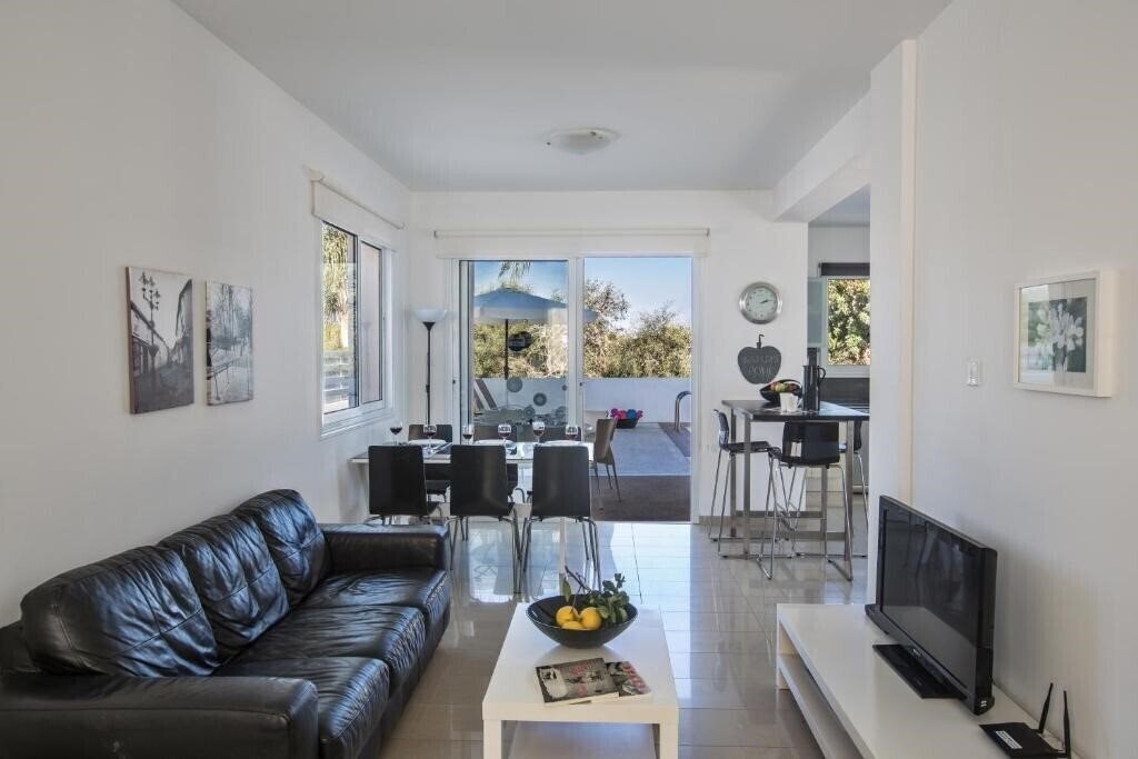 Изображение Flouressia Gardens & Villas 2*