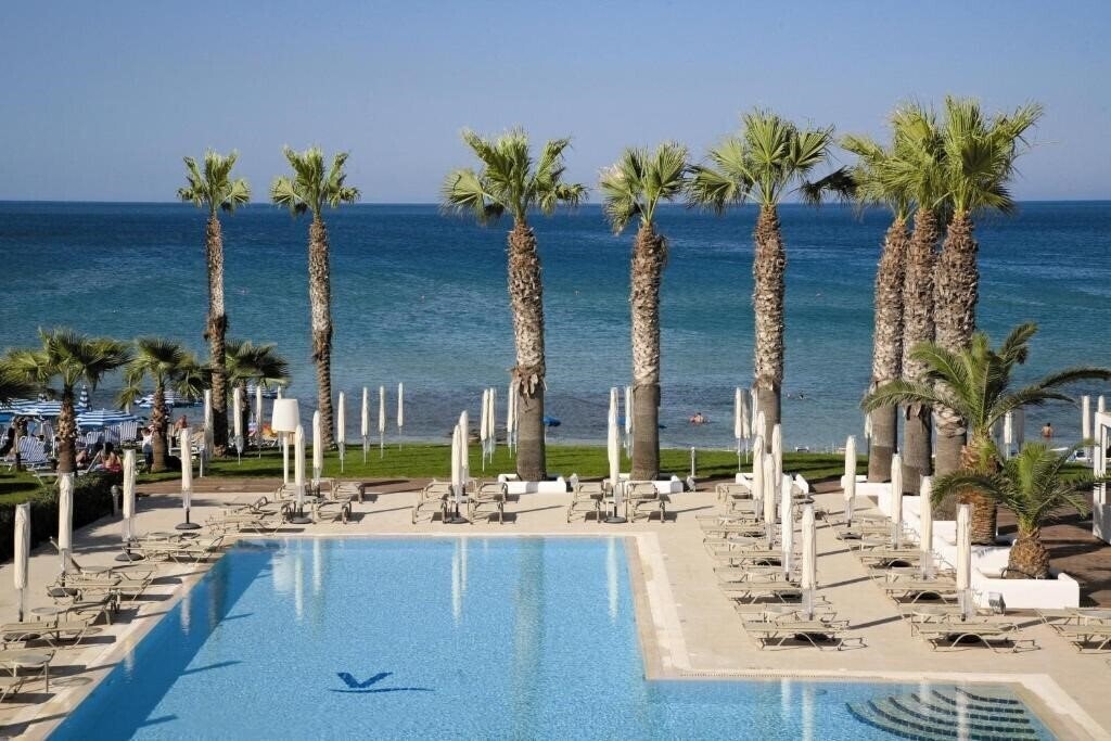 Отель Vrissiana Beach 4*
