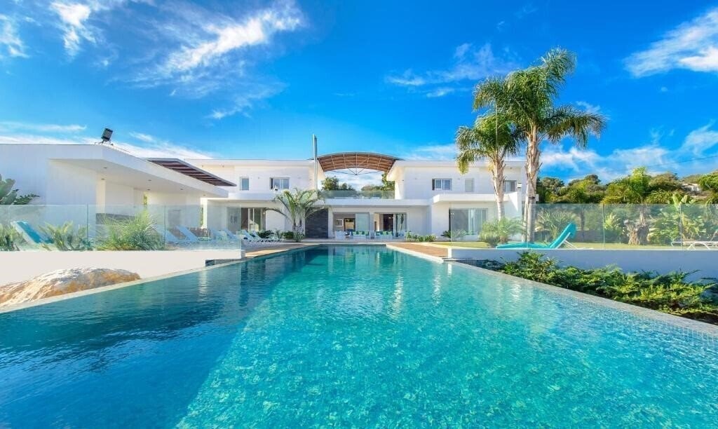 Отель Bay View Villa 4*