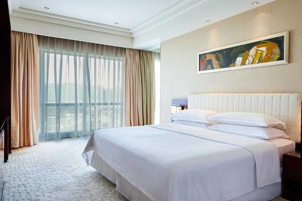 Фото Four Points by Sheraton Guangzhou 5*