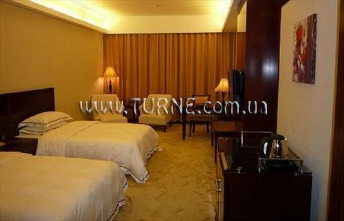 Отель Yifeng Hotel 3*