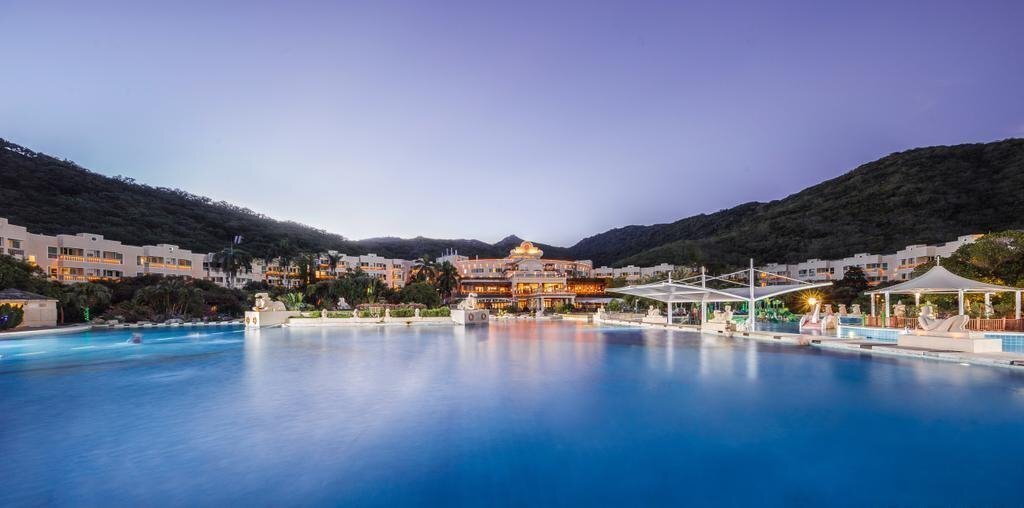 Отель Cactus Resort Sanya By Gloria 4*