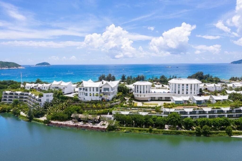 Отель Palace Resort & Spa Yalong Bay Sanya 5*